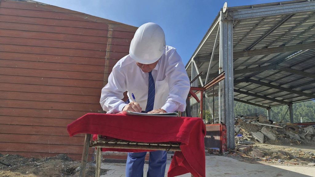 Entrega oficial del terreno de la nueva Escuela Felipe Cubillos Sigal de Perales